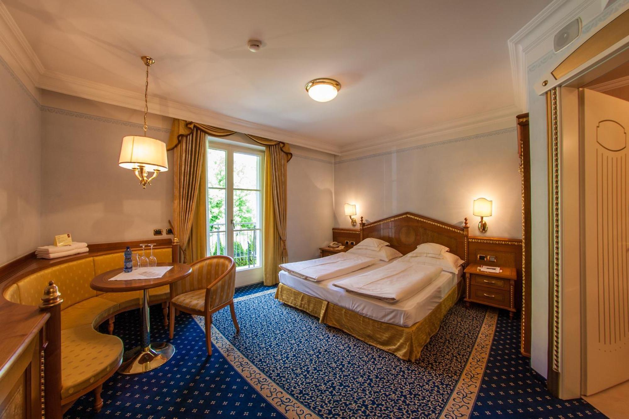 Cityhotel Goldener Adler B&B Chiusa Exterior foto